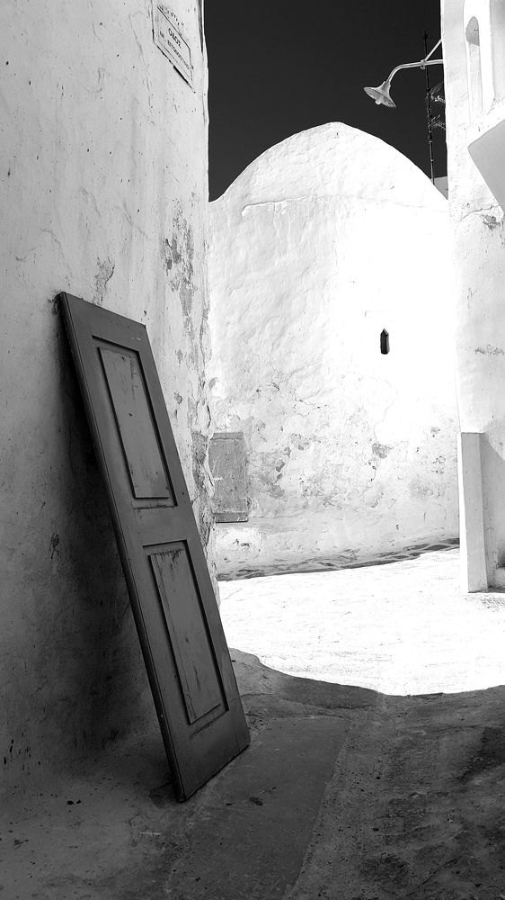 A forgotten island  alley