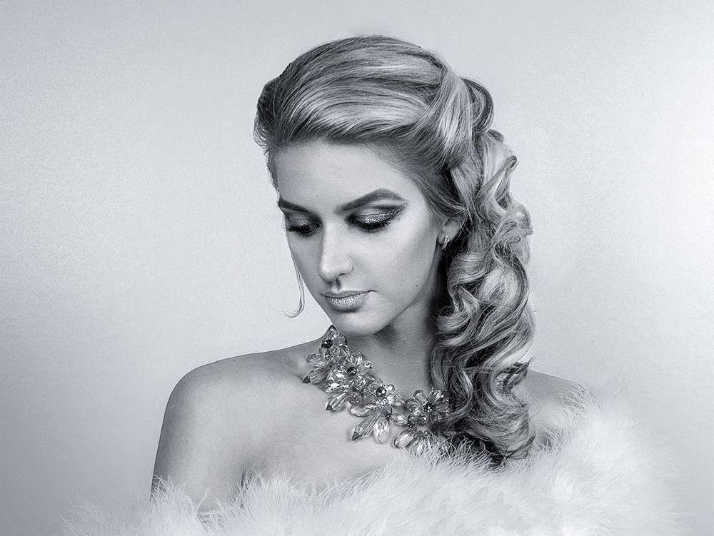 Портрет девушки в палантине