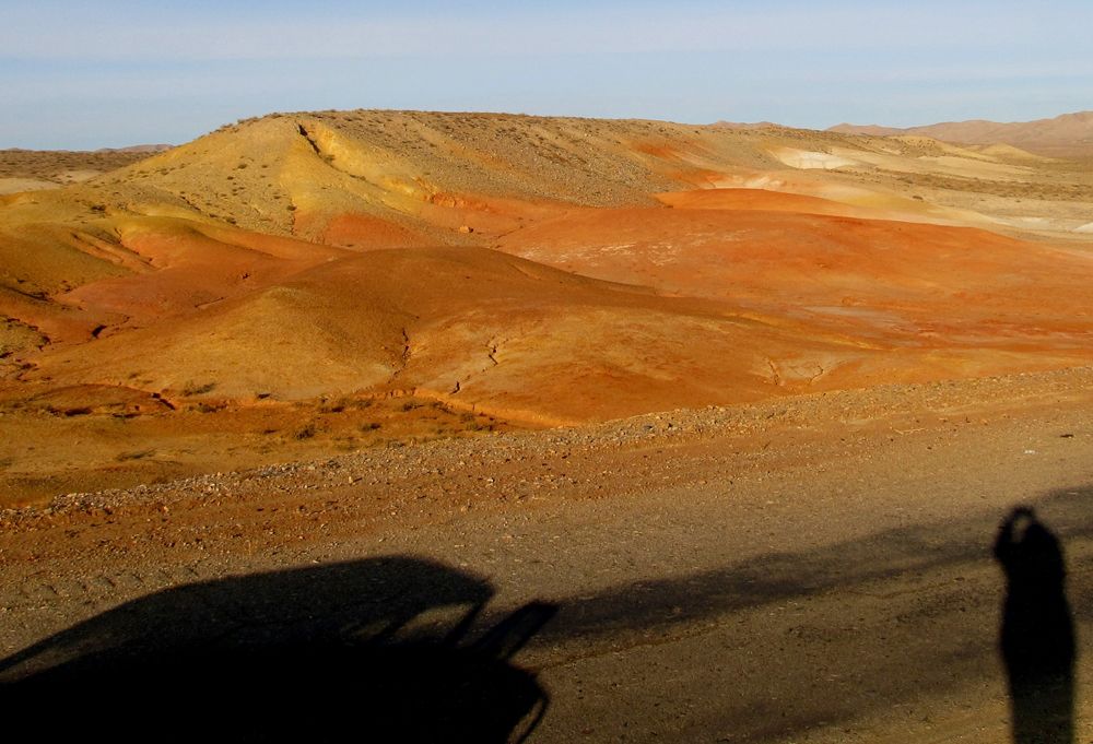 Тень автора работы. Пустыня Кызылкумы, Узбекистан