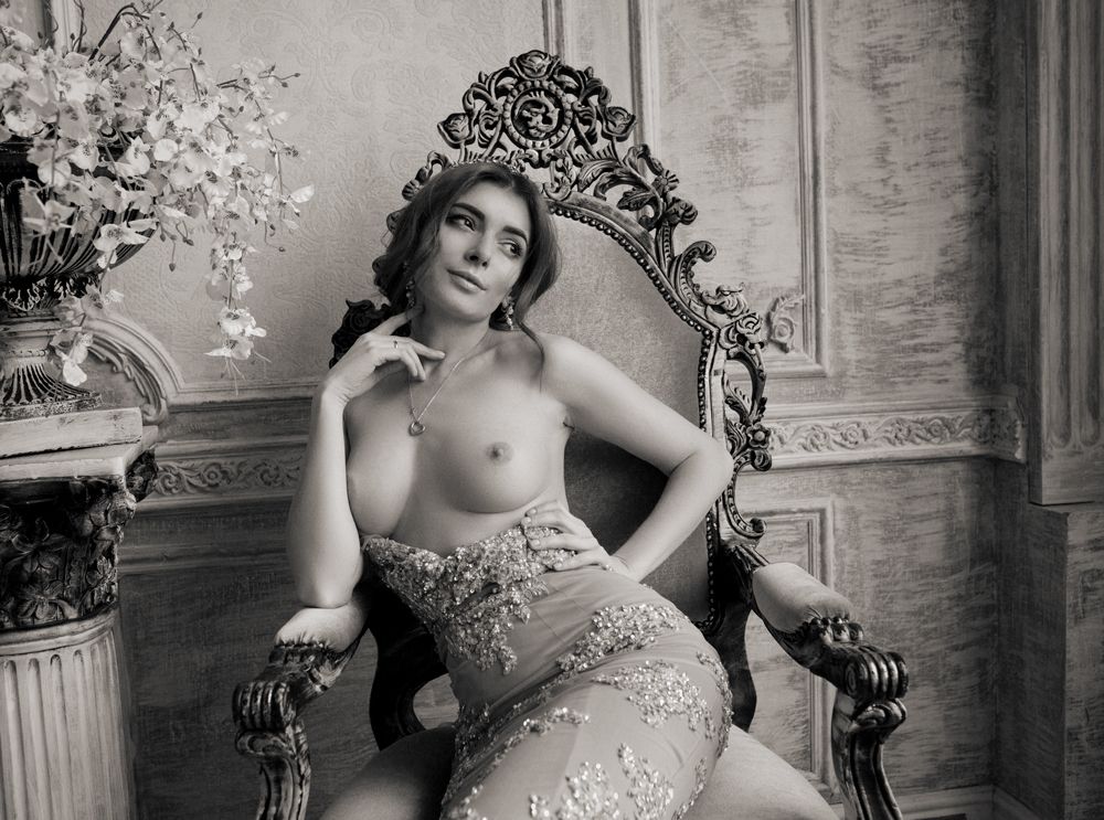 Ню в интерьере