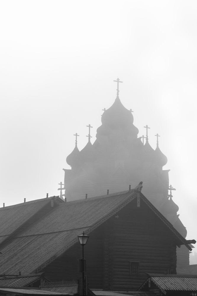 Покровская церковь в тумане