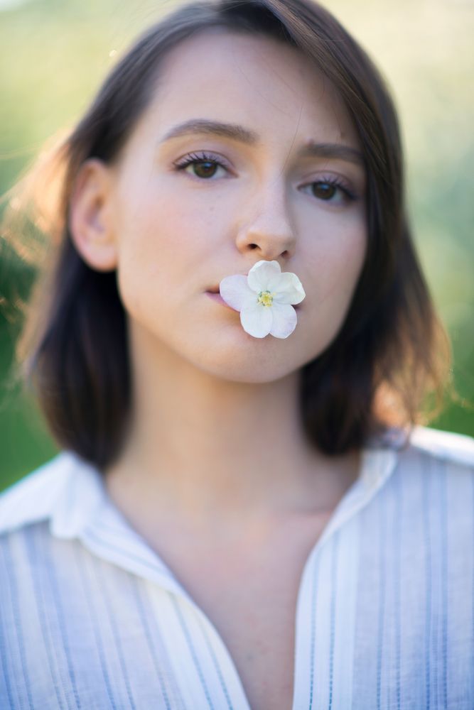 Легко весны касаясь