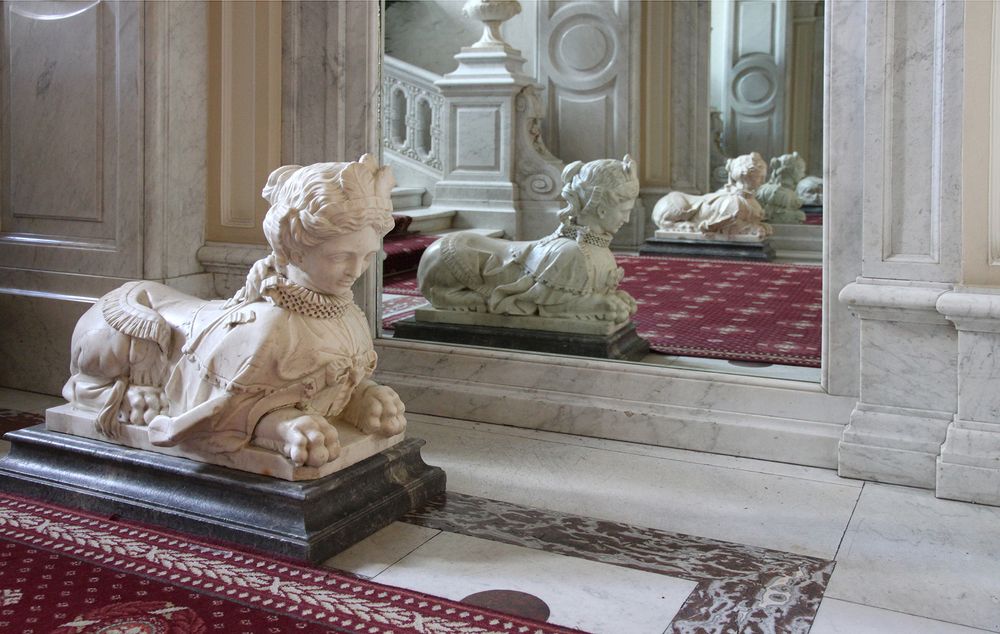 Зеркальная бесконечность