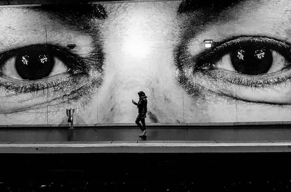 Artiste JR unknown for the Walker and me for the photo