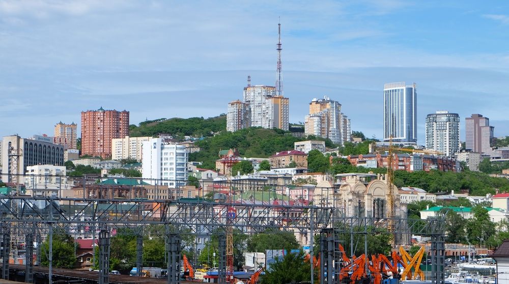 Тянется к небу.