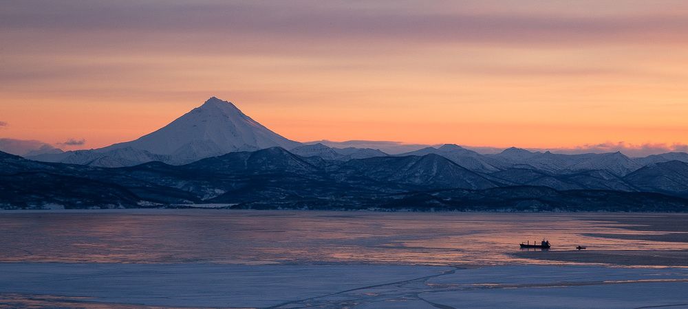 Авачинская бухта .