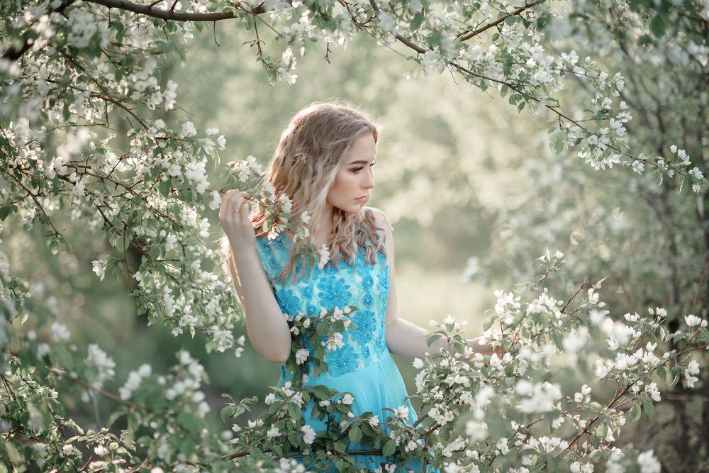 Окруженная белой пеной