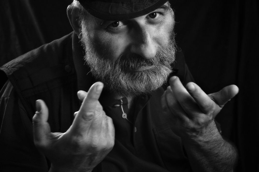 Дэвушка, меня зовут Гиви