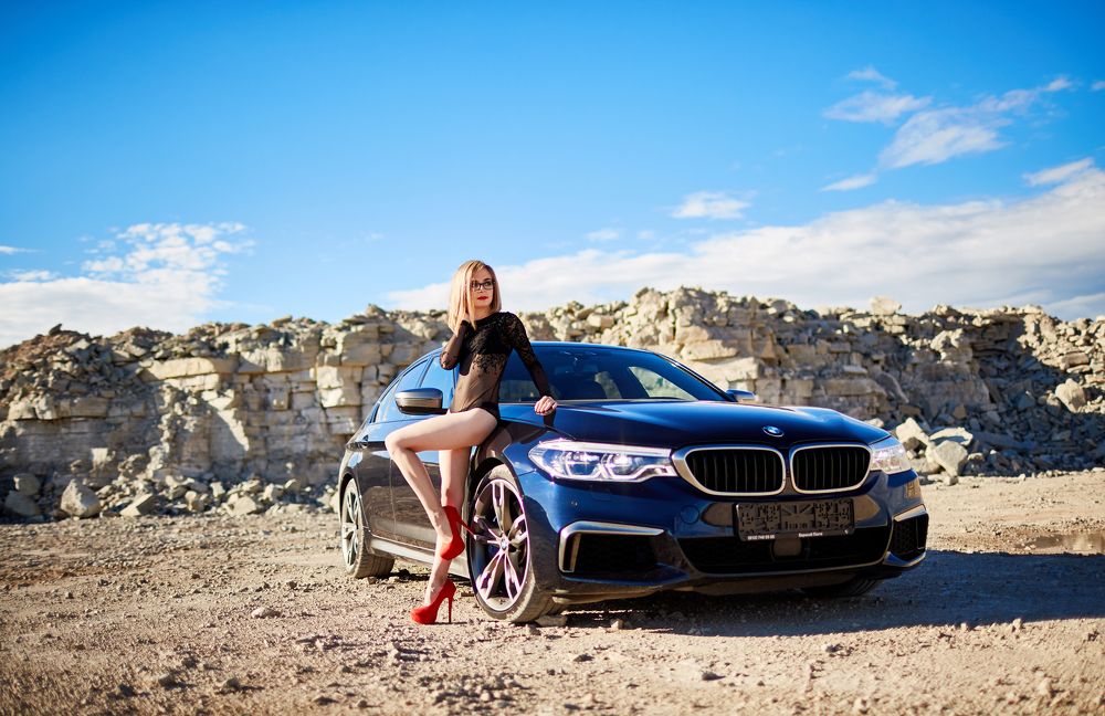 Девушка и авто