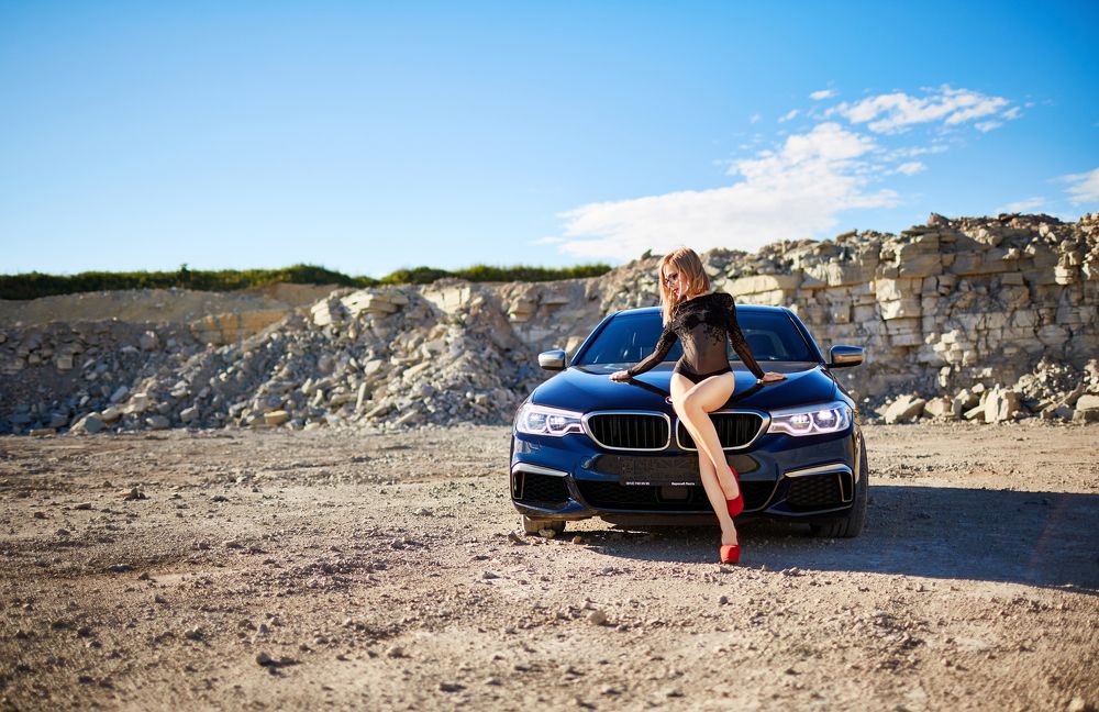 Девушка и авто