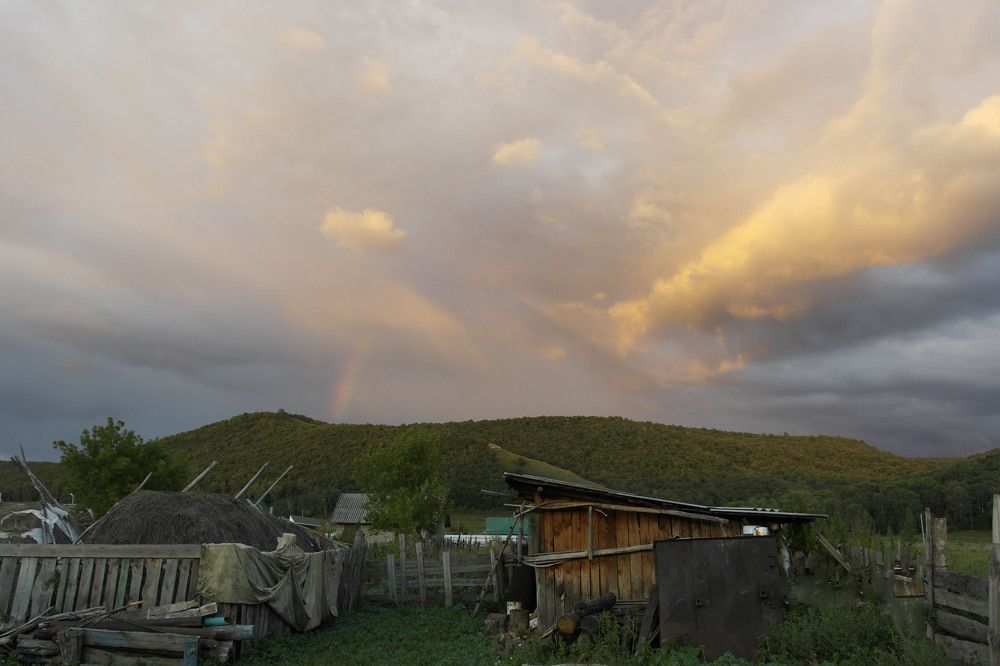 радуга после дождя в деревне