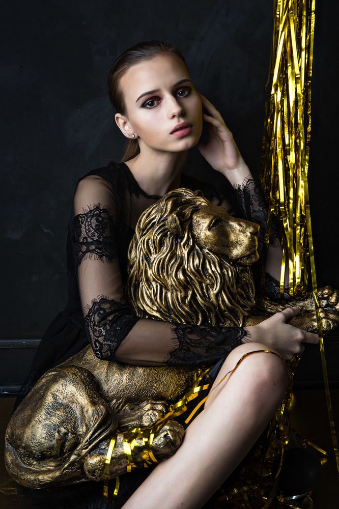 Портрет девушки со львом