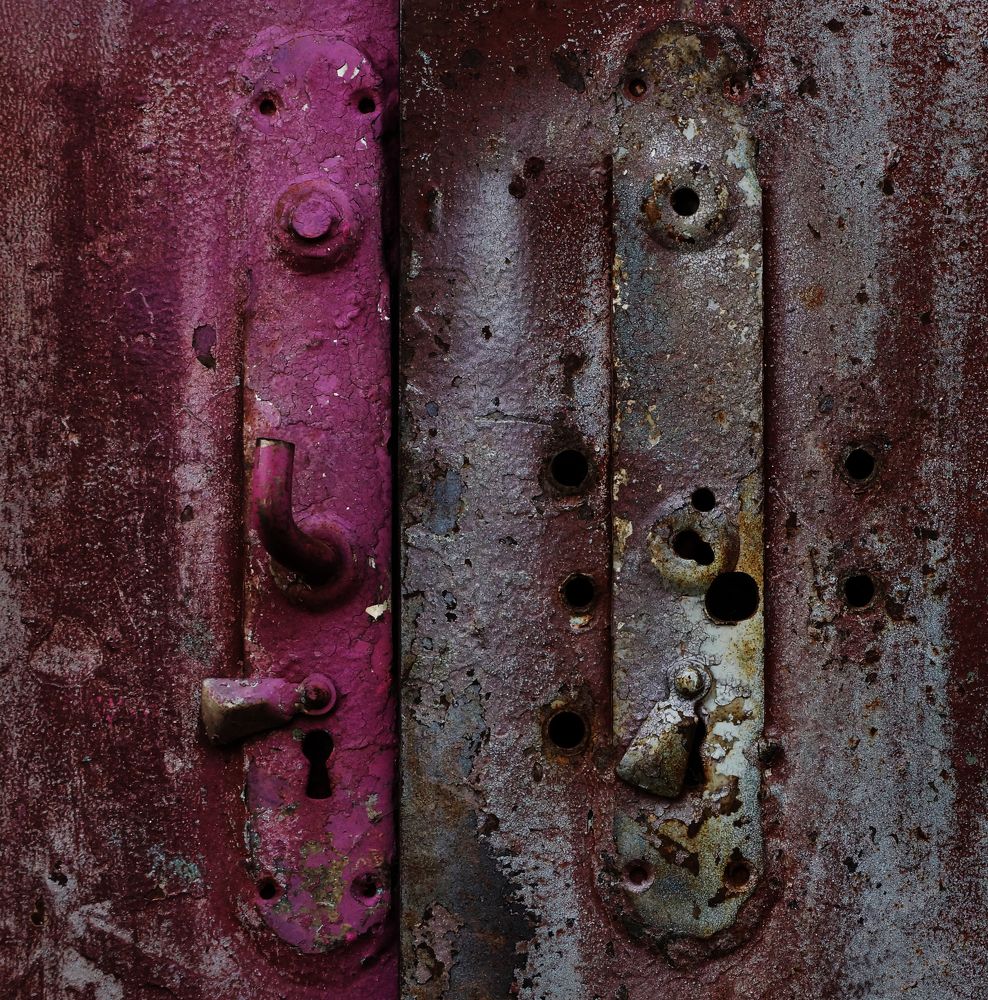 Двери старого гаража