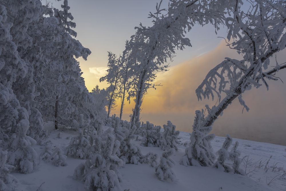 Зимний вечер на берегу Енисея