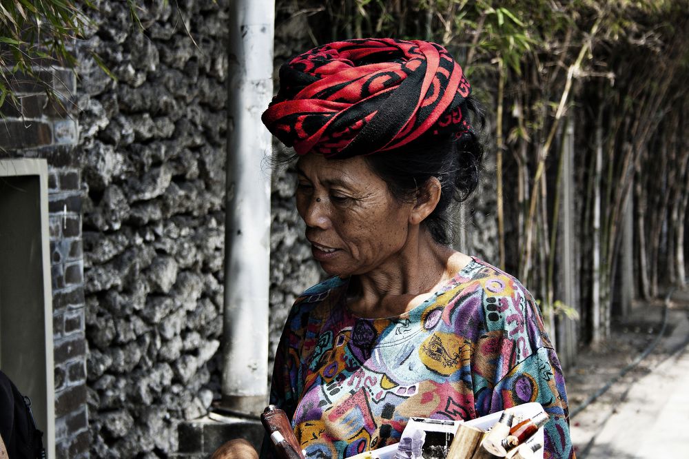 Balinese lady selling knives