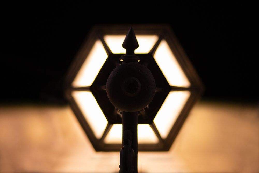 Симметрия уличного фонаря