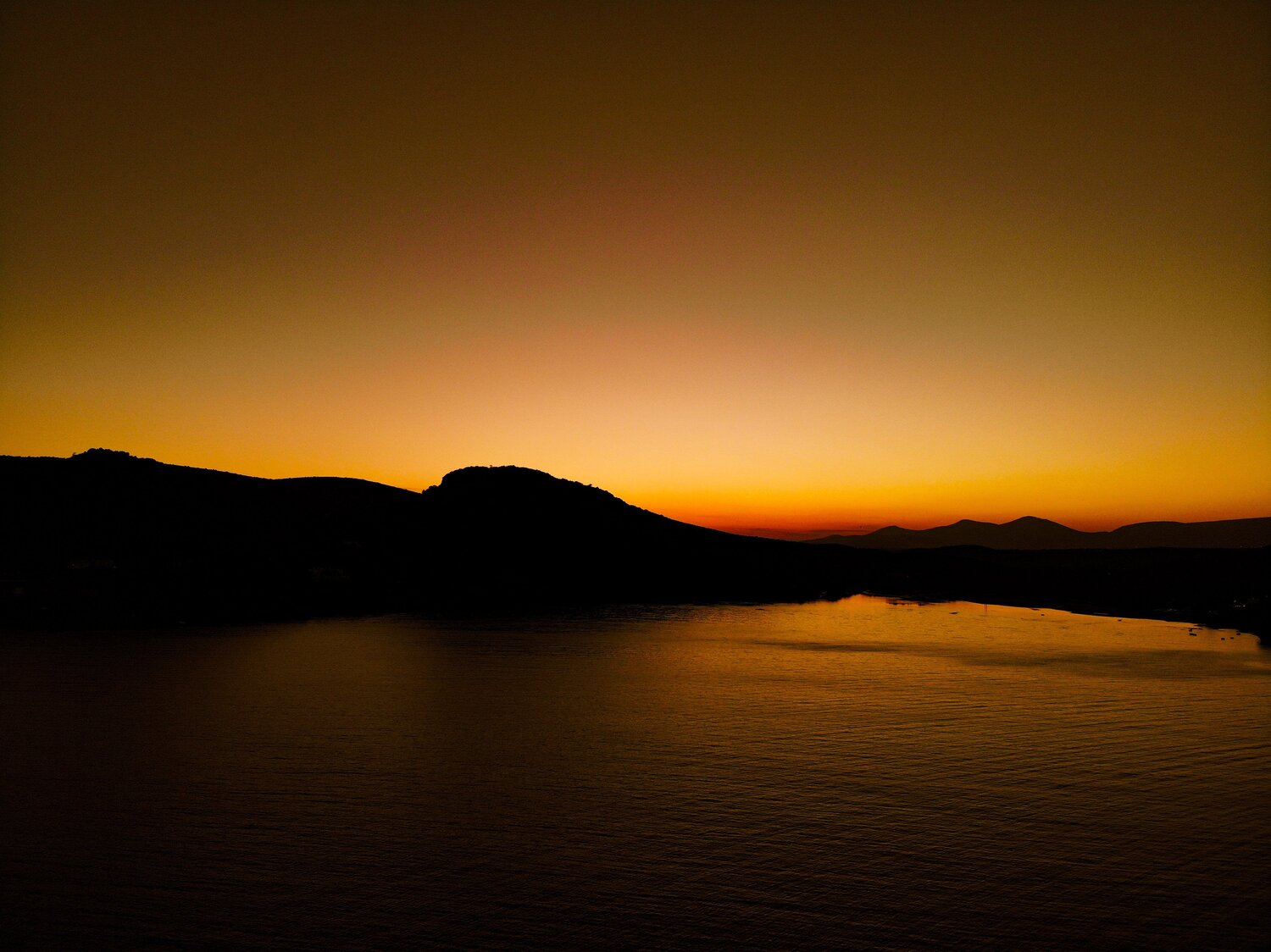 Sunset behing mountains