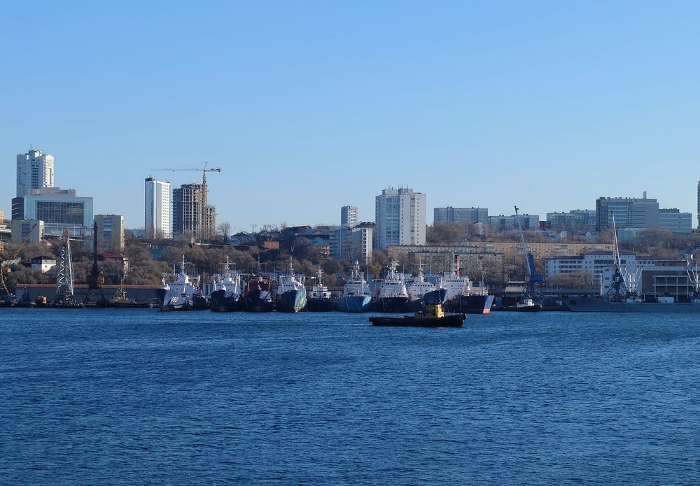 На причале корабли .