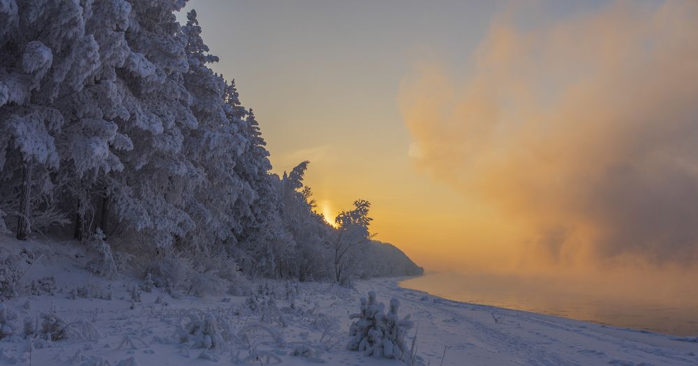 Зимний вечер на берегу Енисея