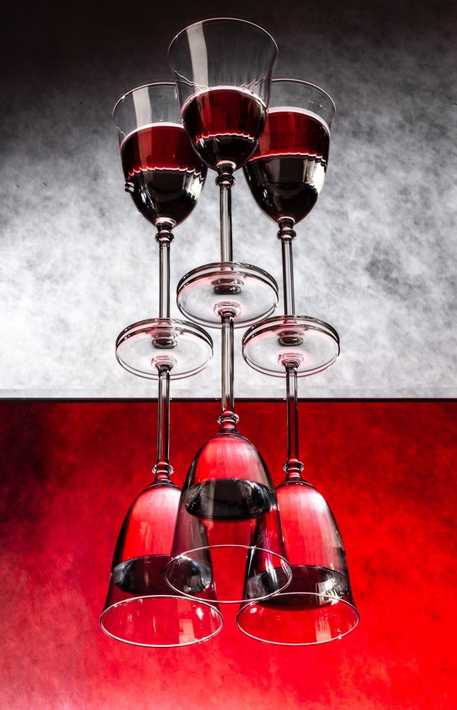 Красное черное и белое