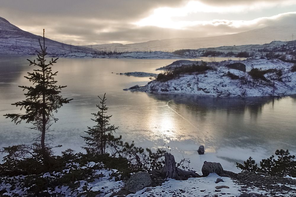 Замерзшее озеро