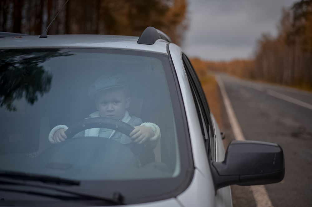 Крепче за баранку держись шофер