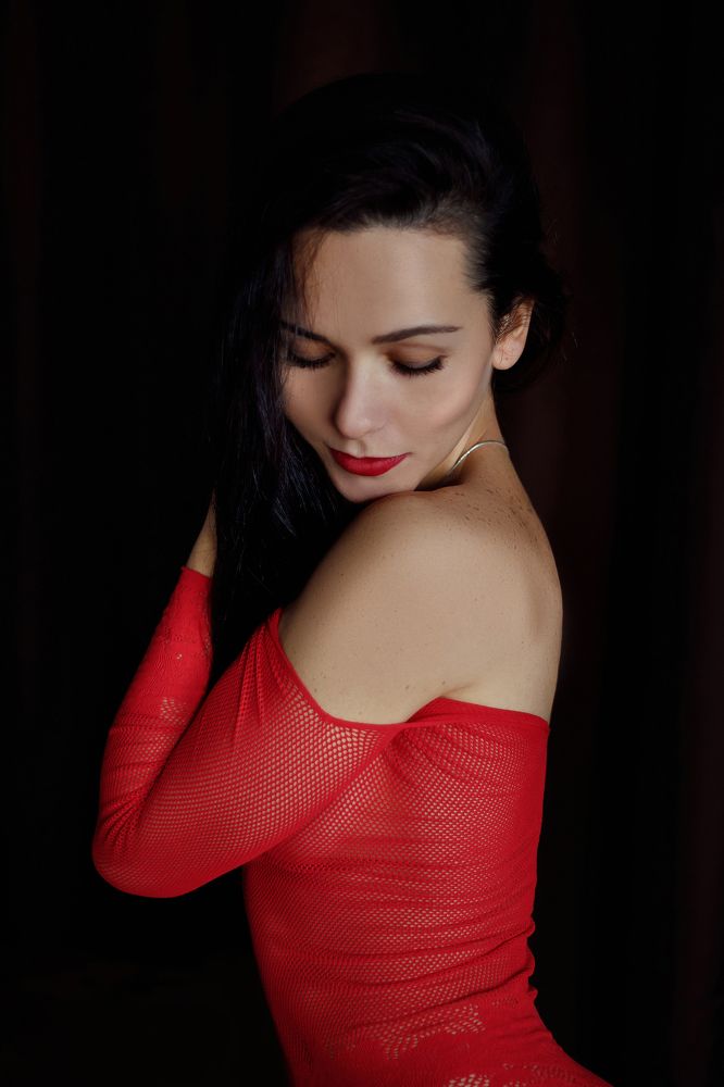 "Из темноты"