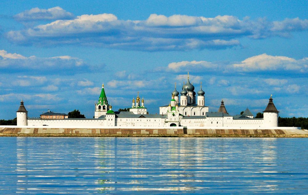 Макарьев монастырь  на Волге