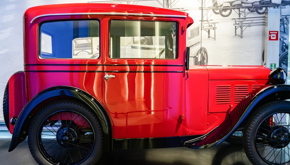 Красная машина