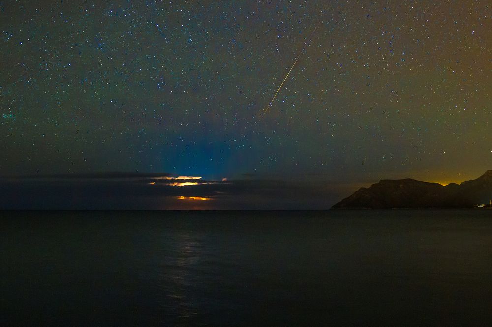 Падающая в море