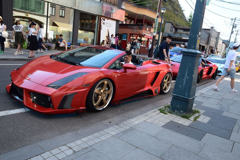 Красные суперкары