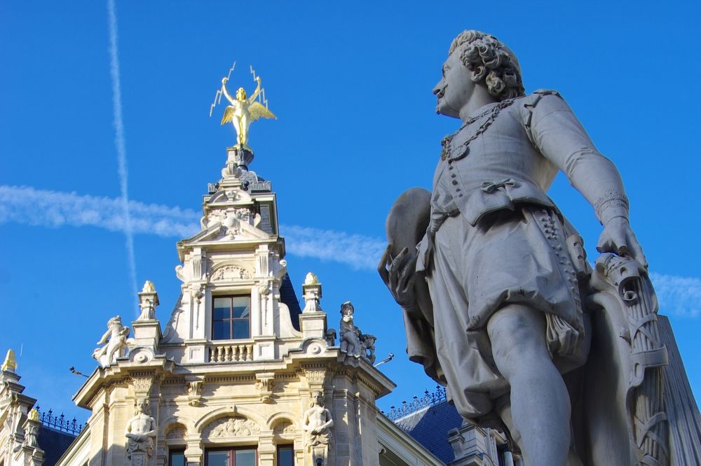 Куда ударит ...