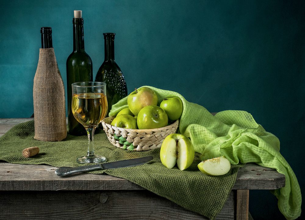 Натюрморт с зелёными яблоками