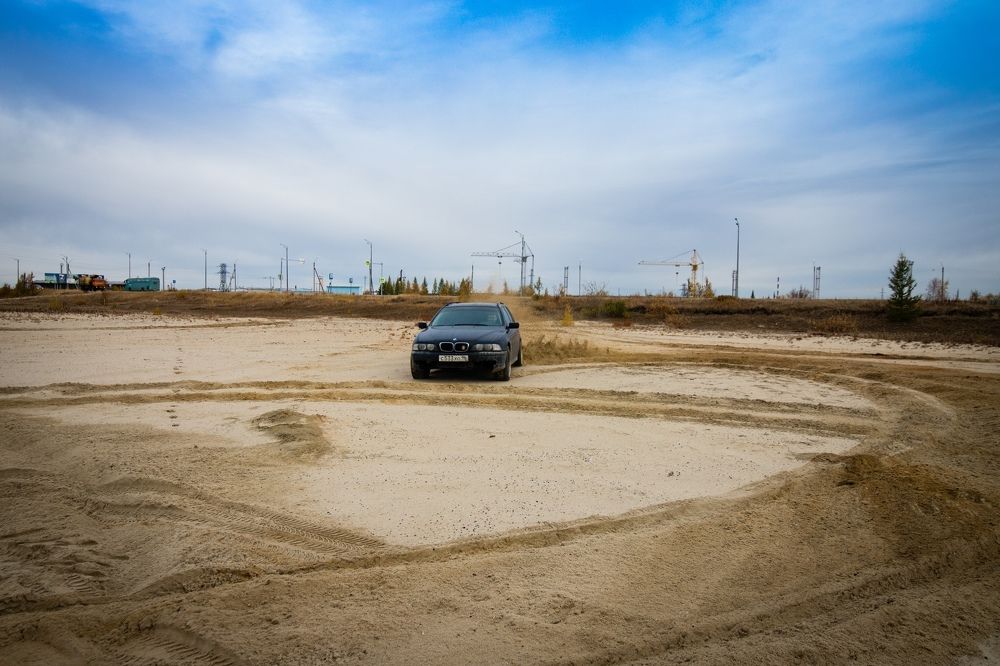 Бмв и песочница