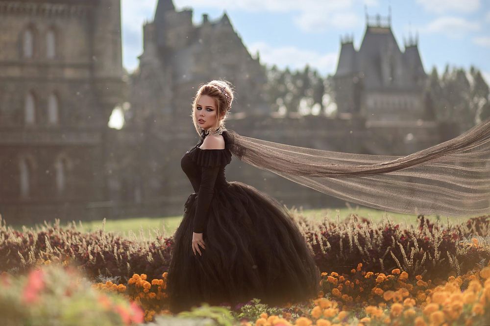 Девушка в черном