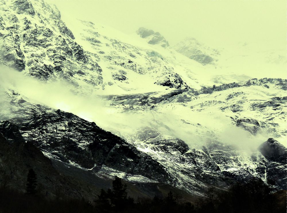 Снежные скалы. Кавказ