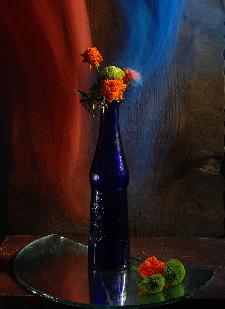 Натюрморт с синей бутылкой