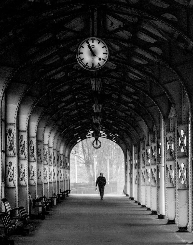 ...пять минут.