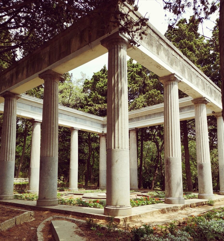 Античная беседка