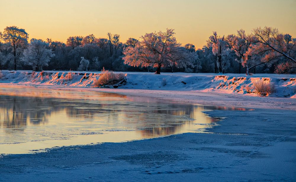 Горящий морозный рассвет