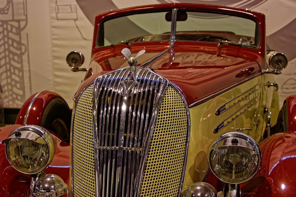 "девочка" в красном