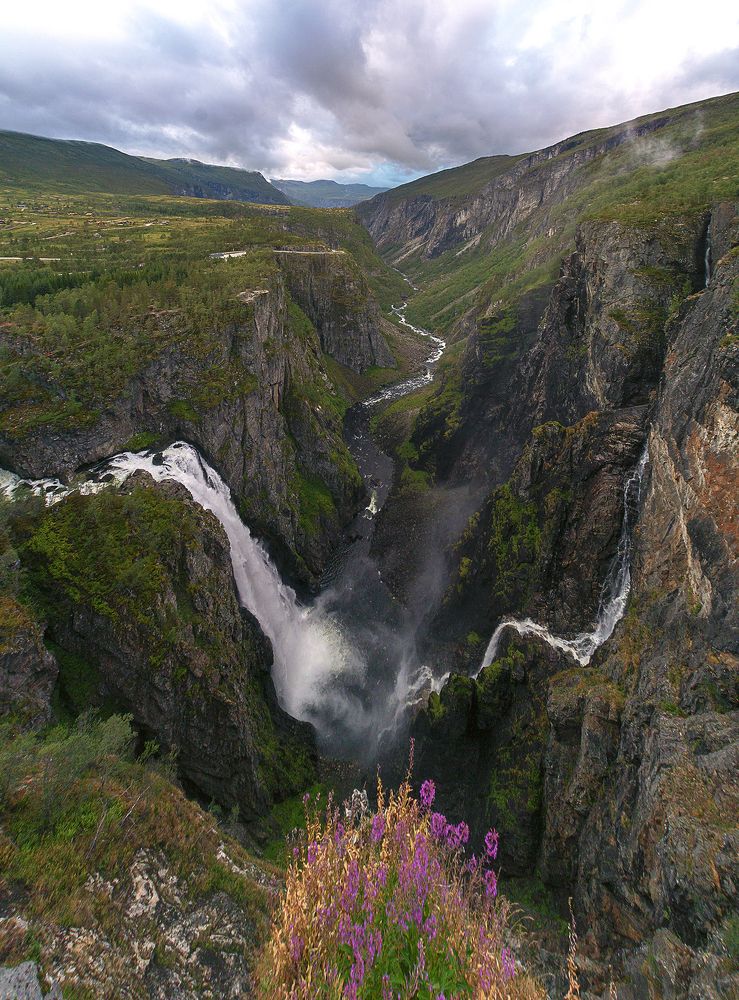 Водопад и речка