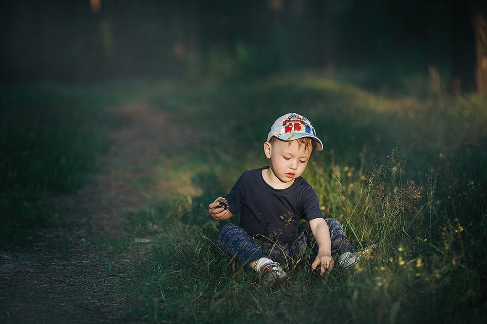 ребенок-это яркий лучик света в темном лесу...