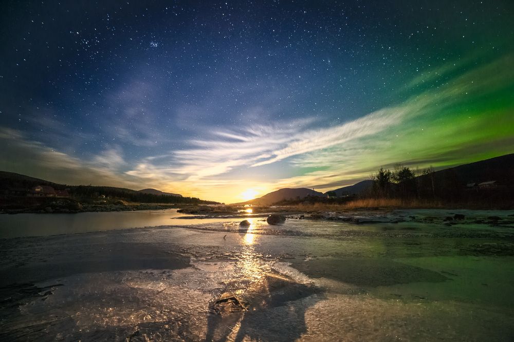 На восходе луны. Кольский полуостров, Колвицкая губа.