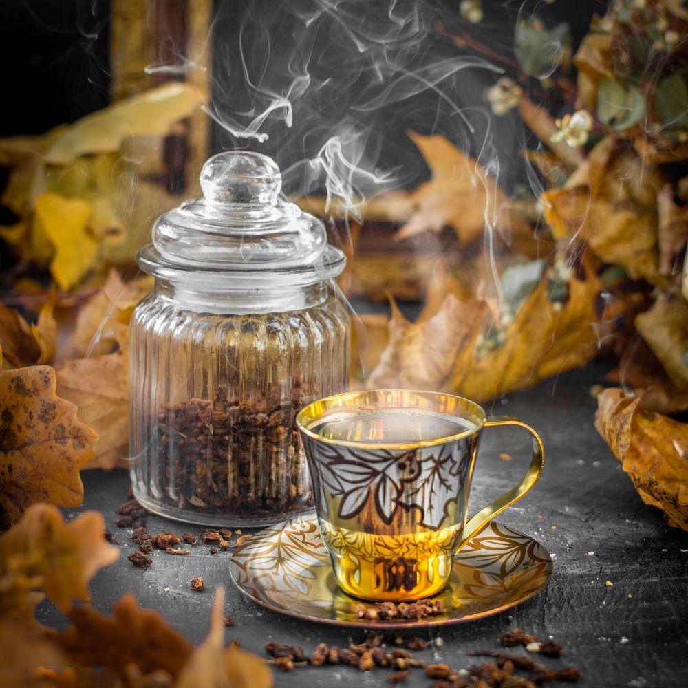 Натюрморт с циркониевой чашкой