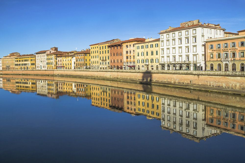 An endless embankment of Pisa