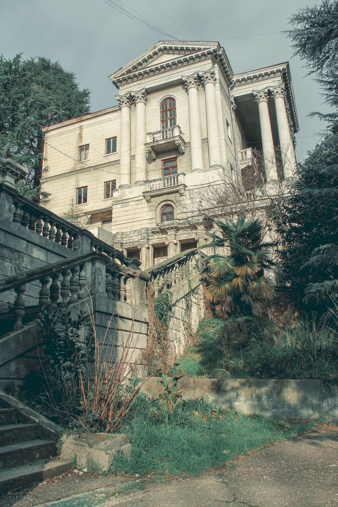 Заброшенный санаторий "Орджоникидзе"