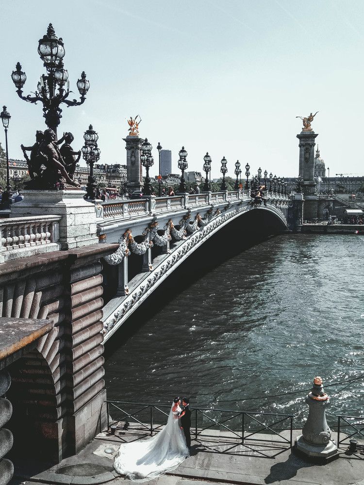 И пусть весь мир подождет / And let the world wait