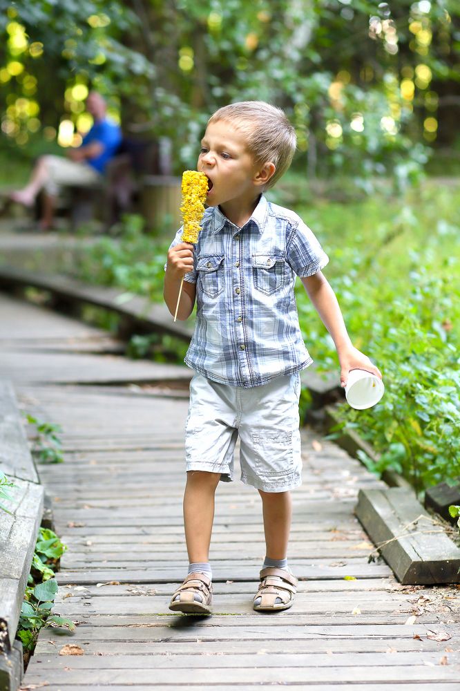 Мальчик с кукурузой