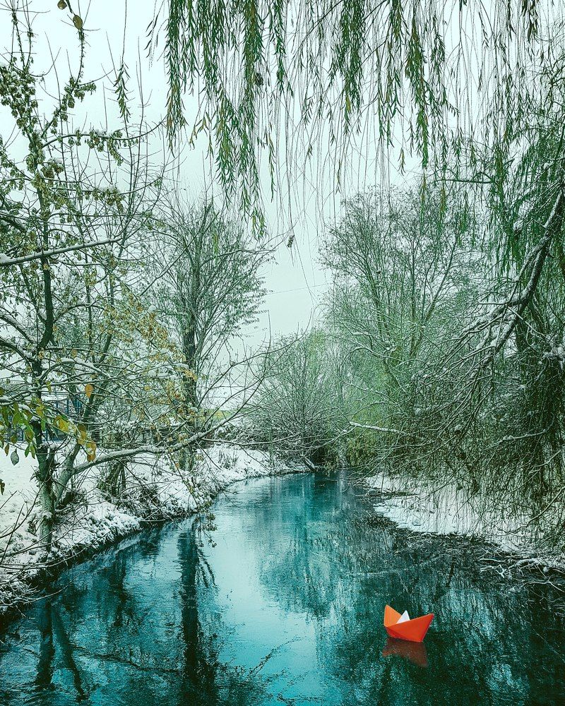 Кораблик на реке